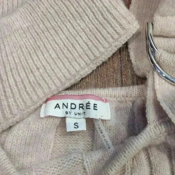 Andree by Unit women's beige sweater size small - Picture 2 of 4